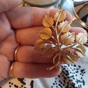 Vintage Trifari Gold Tone Brooch